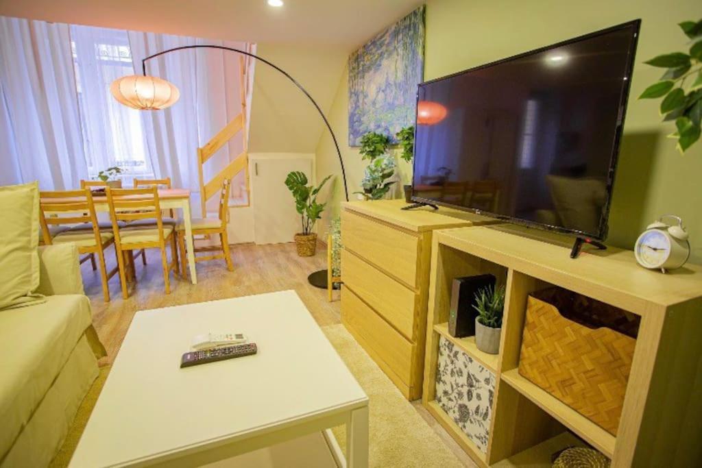 Cosy 2 Bedroom Flat In Akacfa St., Sol Boedapest Buitenkant foto