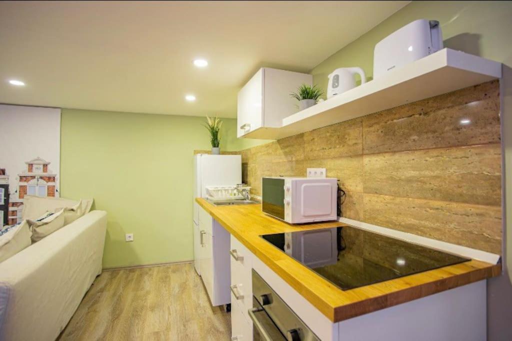 Cosy 2 Bedroom Flat In Akacfa St., Sol Boedapest Buitenkant foto